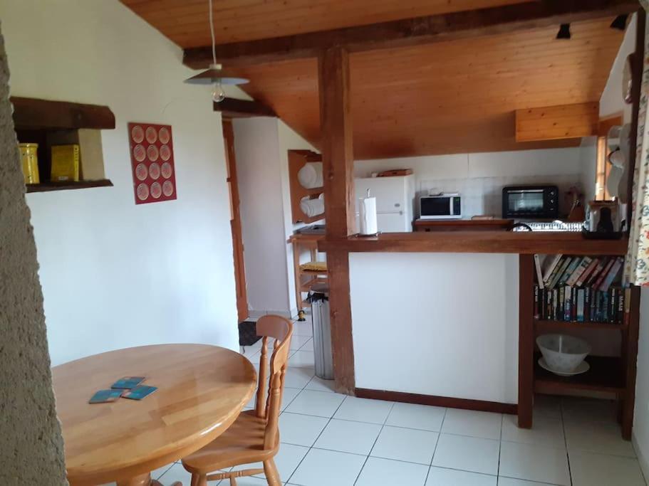 Les Ecots - Petit Gite De Caractere A La Ferme Availles-Limouzine Exterior photo